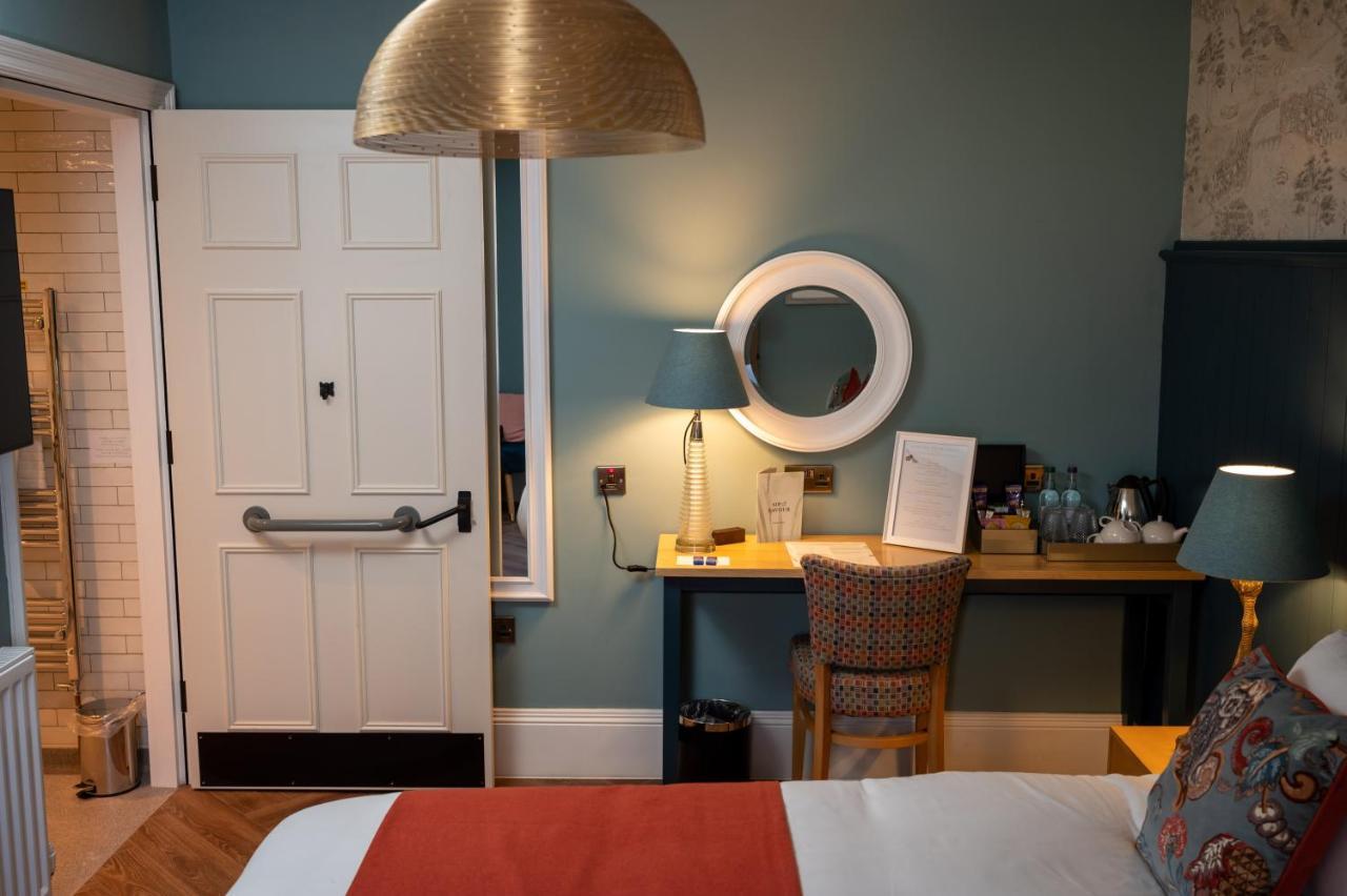 Victoria Hotel By Chef & Brewer Collection Menai Bridge Bagian luar foto